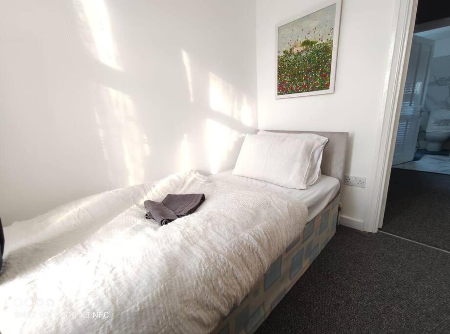 Home In Harrow/Wembley Harrow on the Hill エクステリア 写真
